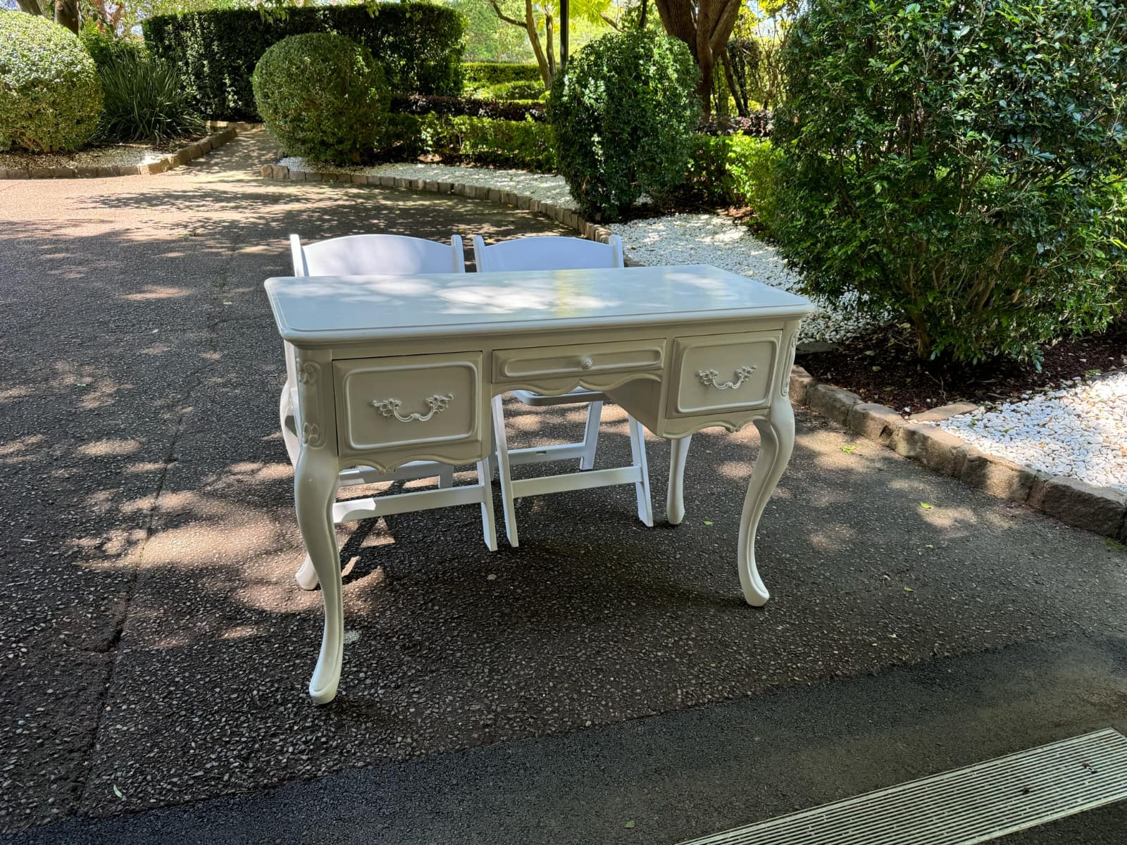 White Vintage Style Table Hamptons Style Signing Table for wedding ceremony