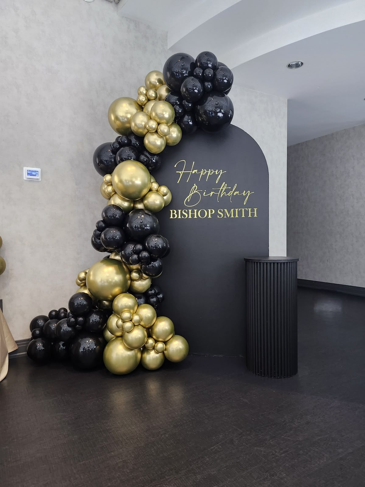 Balloon Garland Package 1 Black arch and pillar with black and gold balloon garland